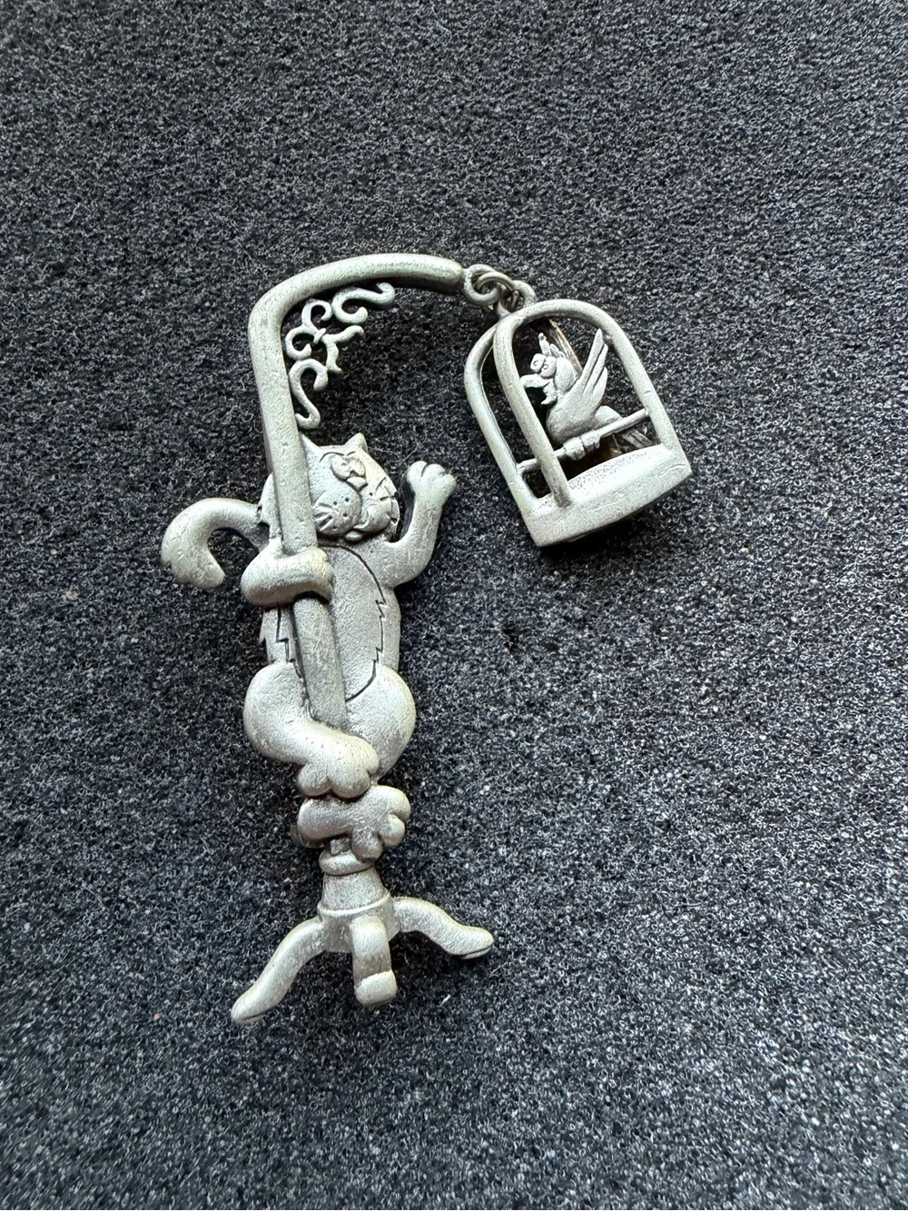 Vintage Jonette Jewelry (JJ) pewter brooch